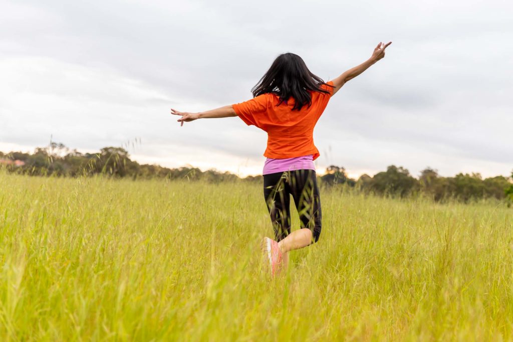 Siska_dancing and pointing up to the sky